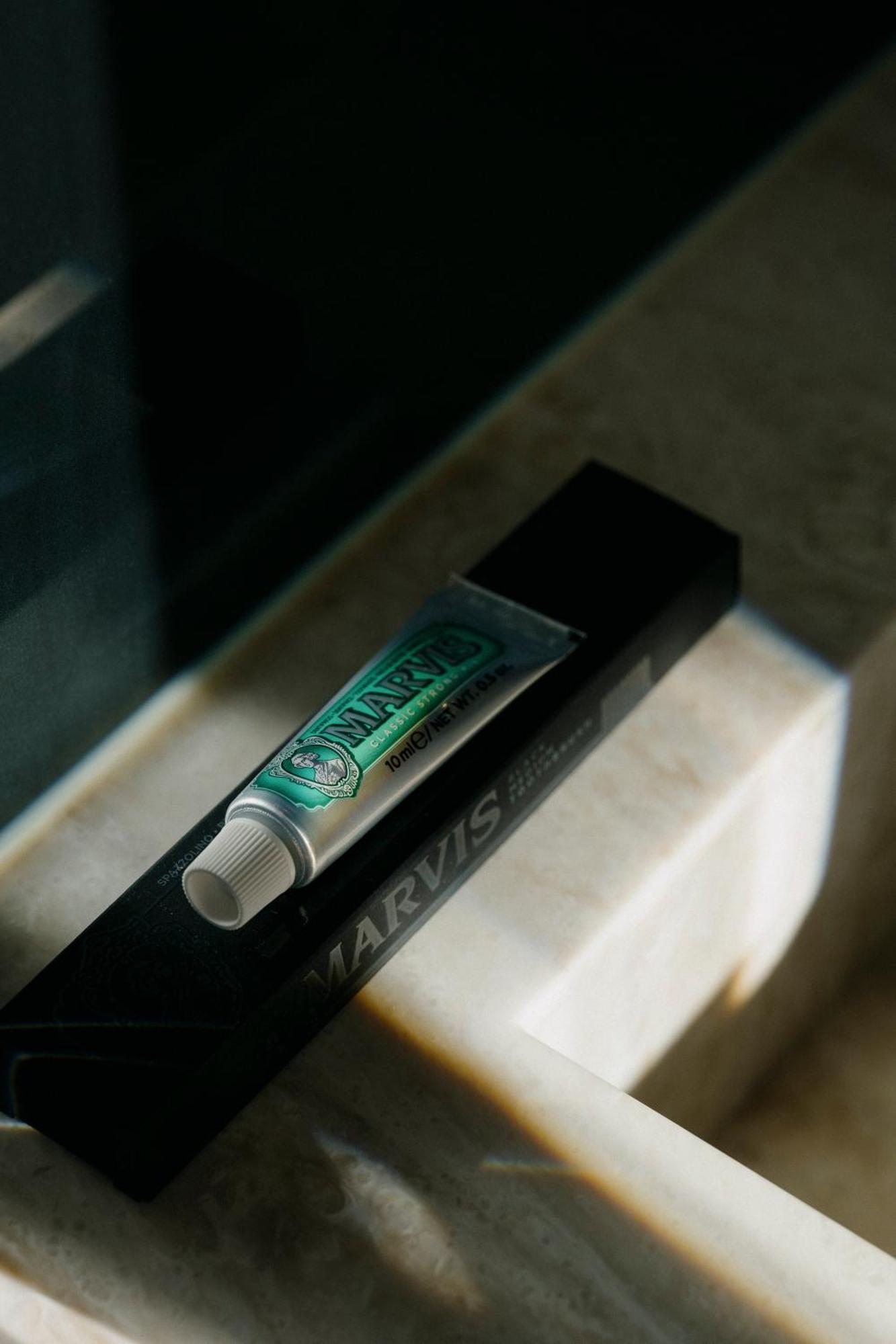 Vila Foz Hotel & Spa - Member Of Design Hotels Porto Dış mekan fotoğraf A tube of cannabis resin